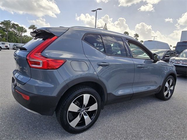 2020 Volvo XC40 Momentum