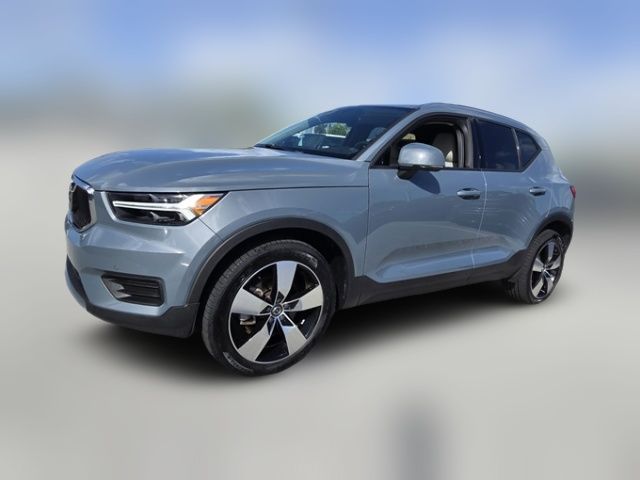 2020 Volvo XC40 Momentum