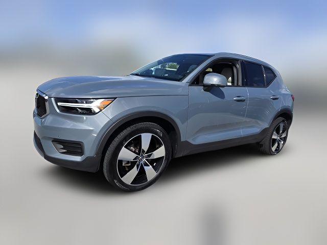 2020 Volvo XC40 Momentum