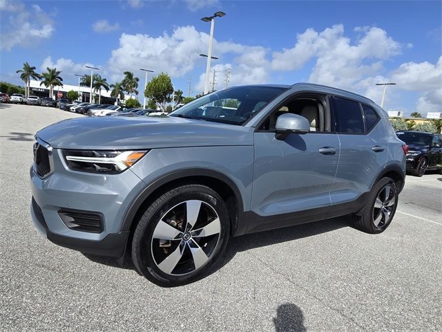 2020 Volvo XC40 Momentum