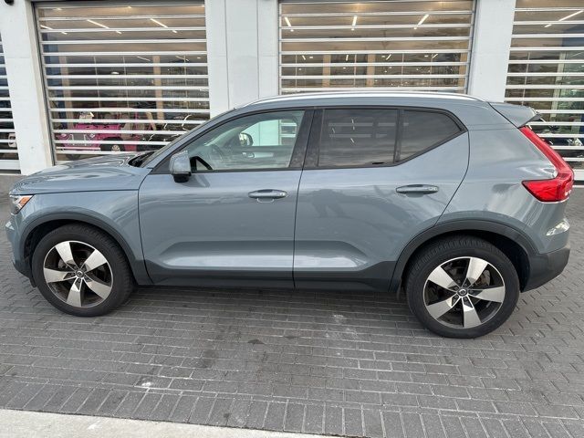 2020 Volvo XC40 Momentum