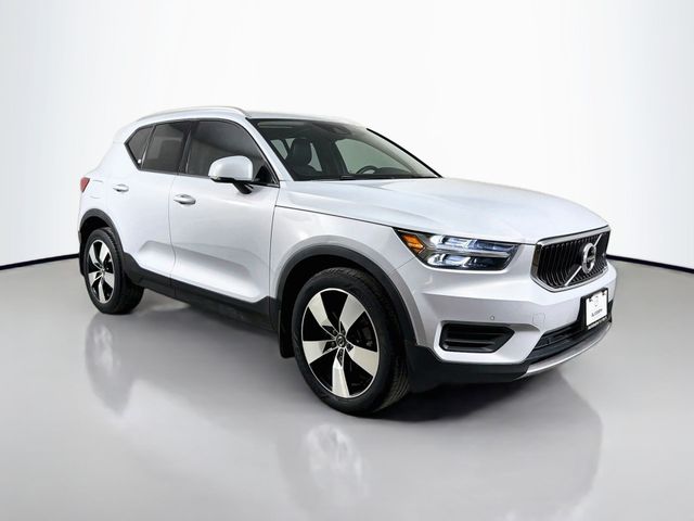 2020 Volvo XC40 Momentum