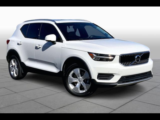 2020 Volvo XC40 Momentum