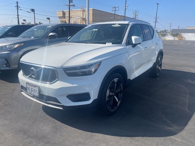 2020 Volvo XC40 Momentum