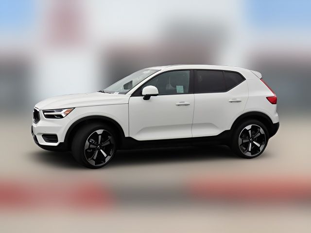 2020 Volvo XC40 Momentum