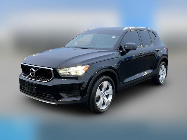 2020 Volvo XC40 Momentum