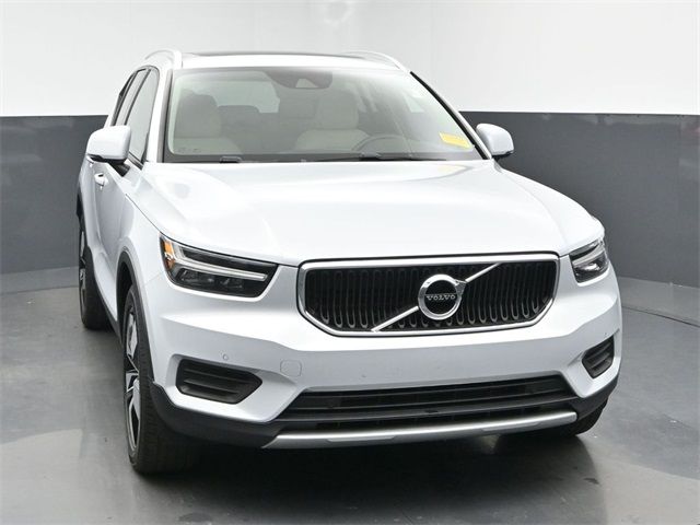 2020 Volvo XC40 Momentum