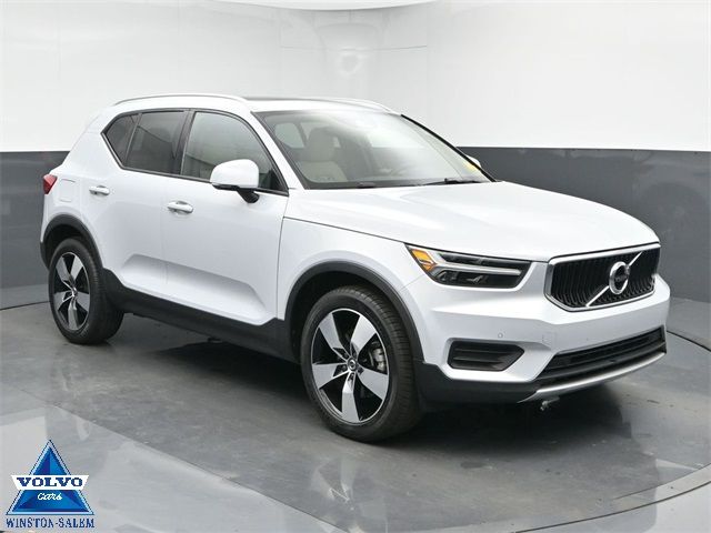 2020 Volvo XC40 Momentum