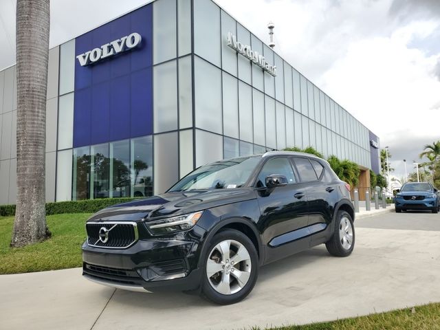 2020 Volvo XC40 Momentum