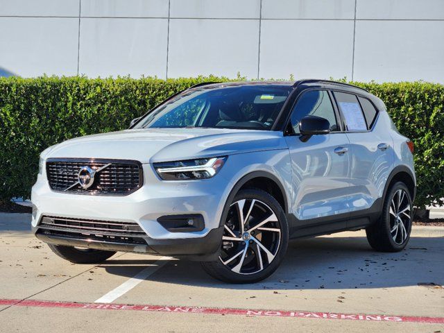 2020 Volvo XC40 R-Design