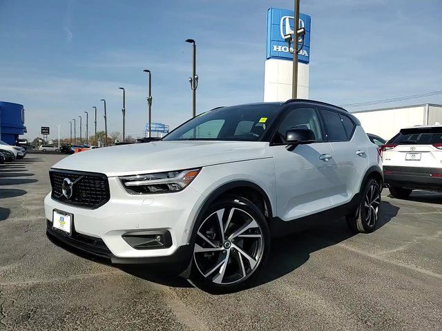 2020 Volvo XC40 R-Design