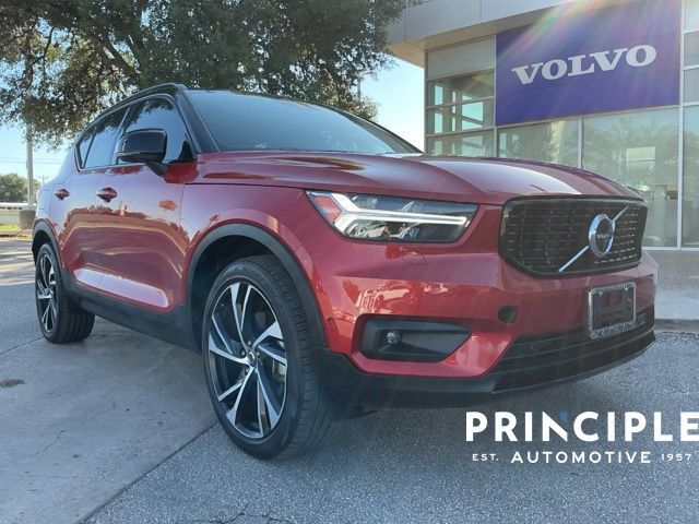 2020 Volvo XC40 R-Design