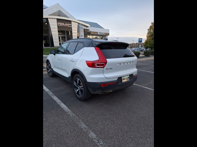 2020 Volvo XC40 R-Design