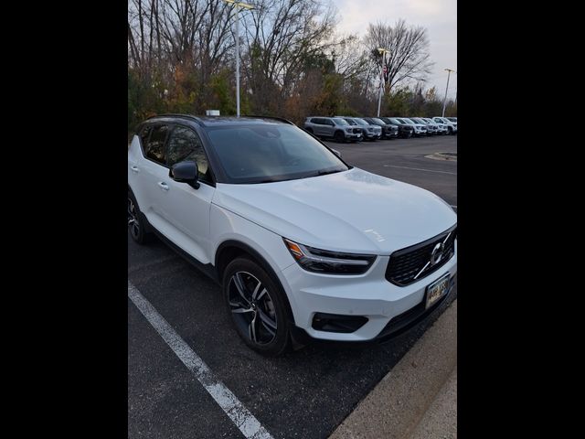 2020 Volvo XC40 R-Design