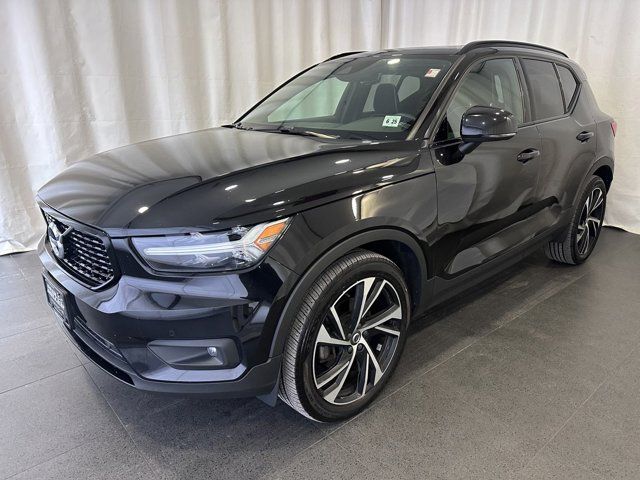 2020 Volvo XC40 R-Design