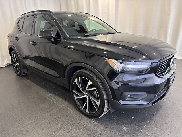 2020 Volvo XC40 R-Design