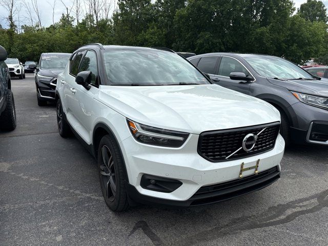 2020 Volvo XC40 R-Design