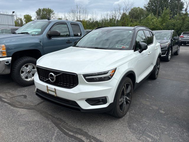 2020 Volvo XC40 R-Design