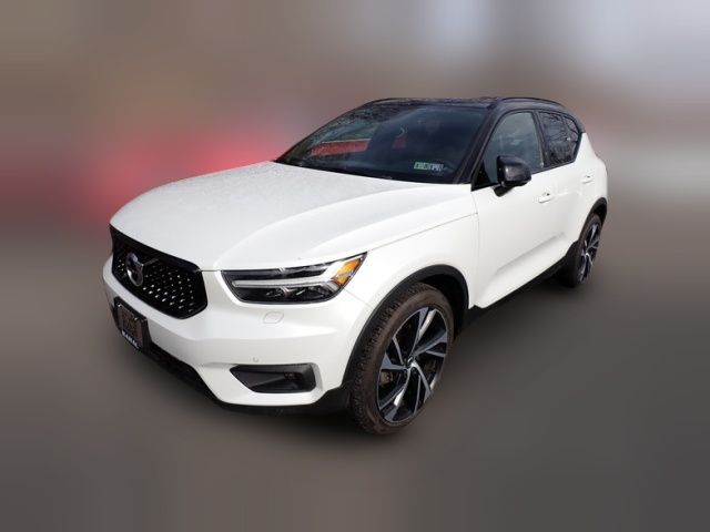 2020 Volvo XC40 R-Design