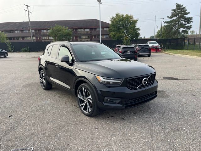 2020 Volvo XC40 R-Design