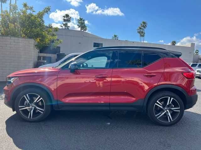 2020 Volvo XC40 R-Design