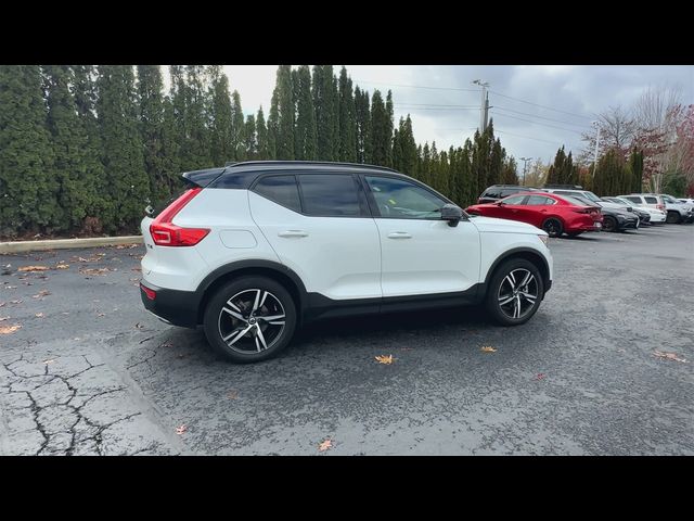 2020 Volvo XC40 R-Design