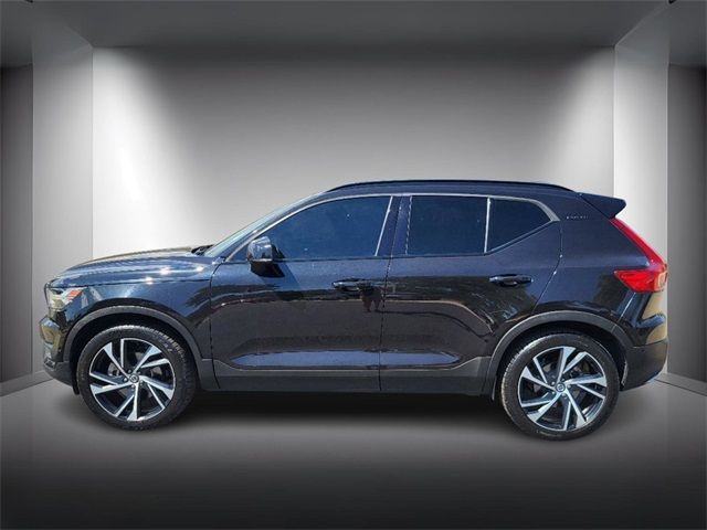 2020 Volvo XC40 R-Design