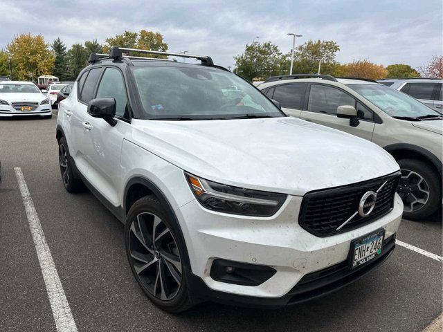 2020 Volvo XC40 R-Design