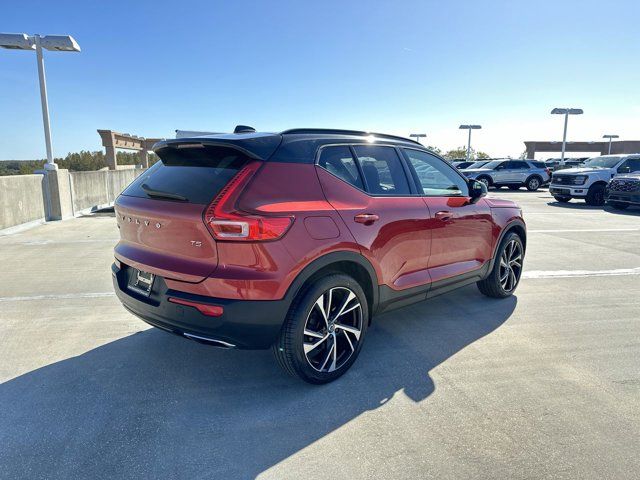 2020 Volvo XC40 R-Design