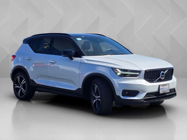 2020 Volvo XC40 R-Design