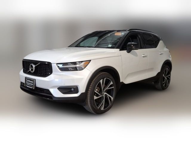2020 Volvo XC40 R-Design