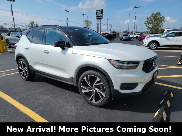 2020 Volvo XC40 R-Design