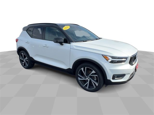 2020 Volvo XC40 R-Design