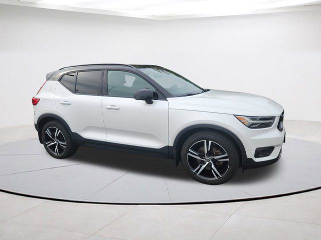2020 Volvo XC40 R-Design