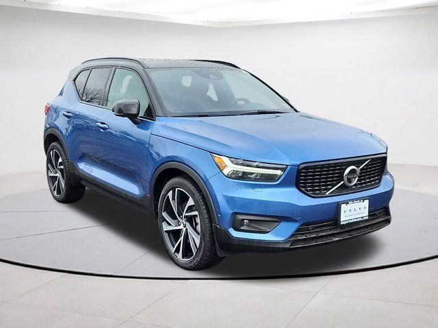 2020 Volvo XC40 R-Design