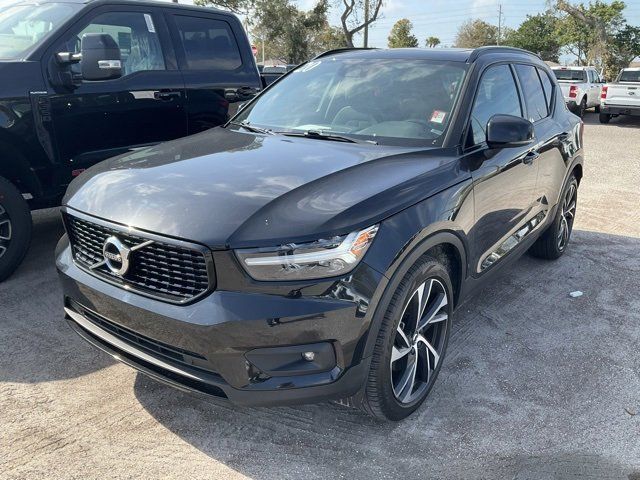 2020 Volvo XC40 R-Design