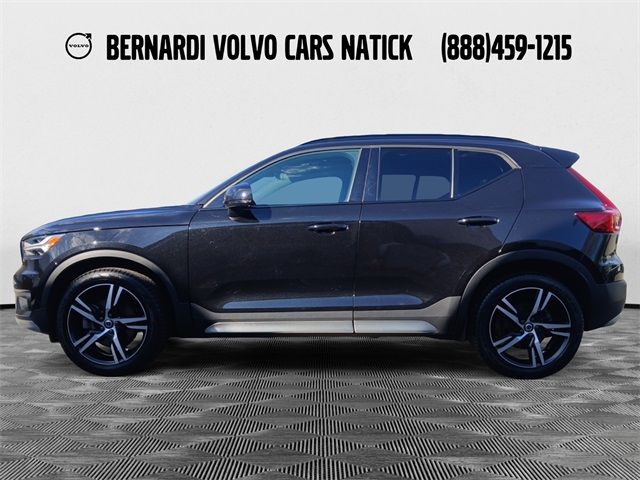 2020 Volvo XC40 R-Design