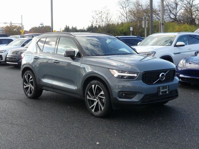 2020 Volvo XC40 R-Design