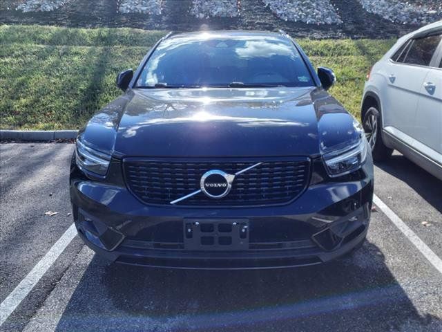 2020 Volvo XC40 R-Design