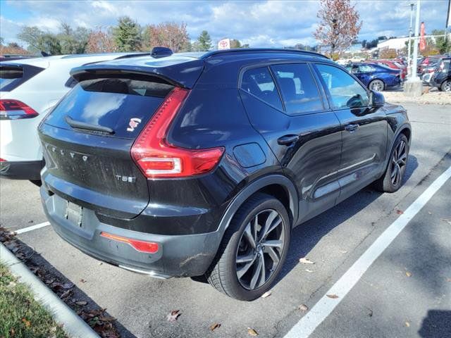 2020 Volvo XC40 R-Design