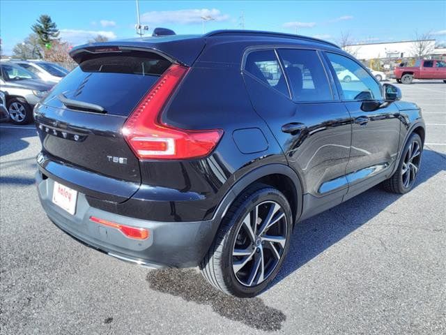 2020 Volvo XC40 R-Design