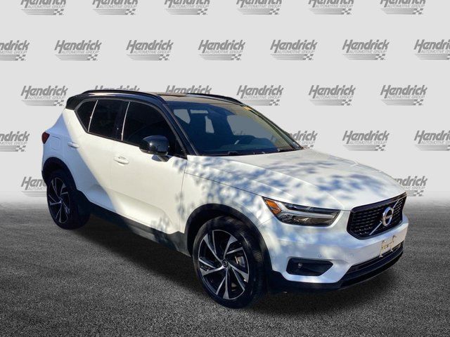 2020 Volvo XC40 R-Design