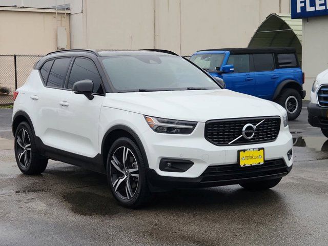 2020 Volvo XC40 R-Design