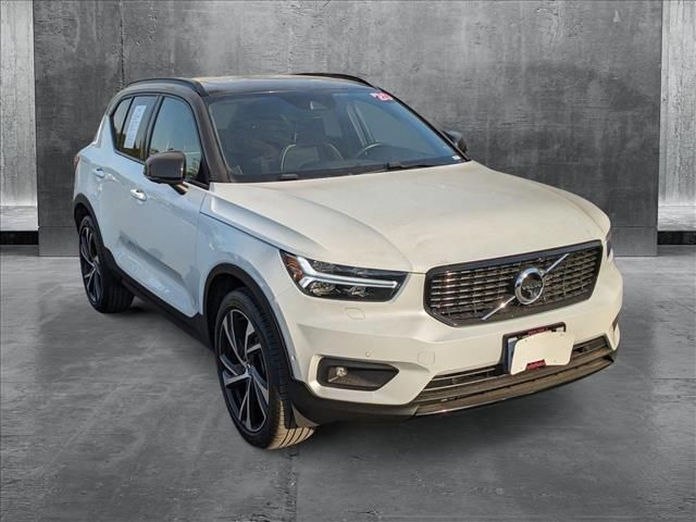 2020 Volvo XC40 R-Design