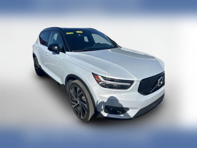 2020 Volvo XC40 R-Design