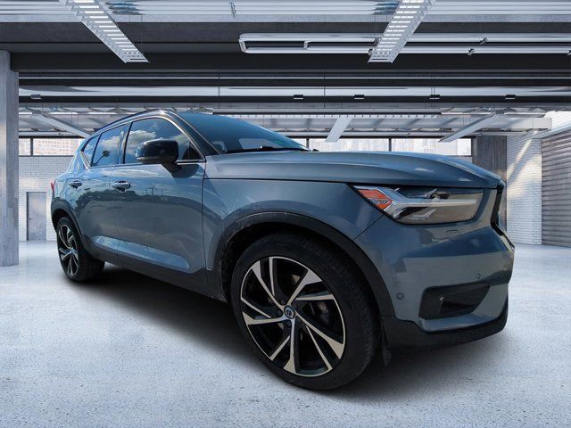 2020 Volvo XC40 R-Design