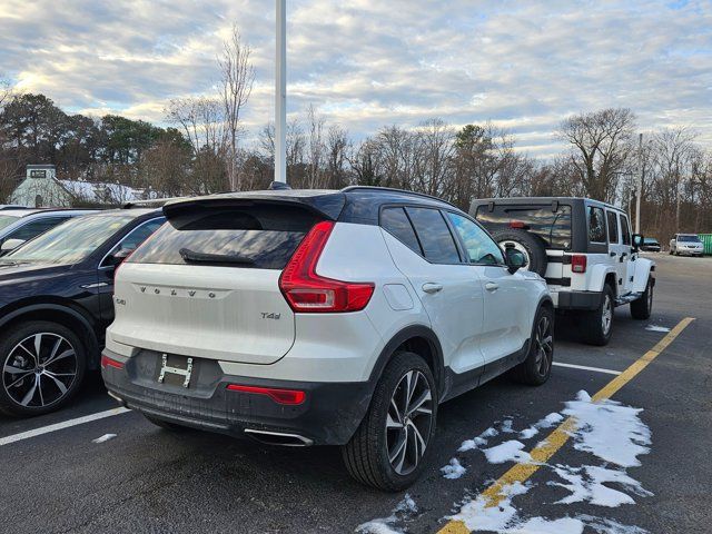 2020 Volvo XC40 R-Design