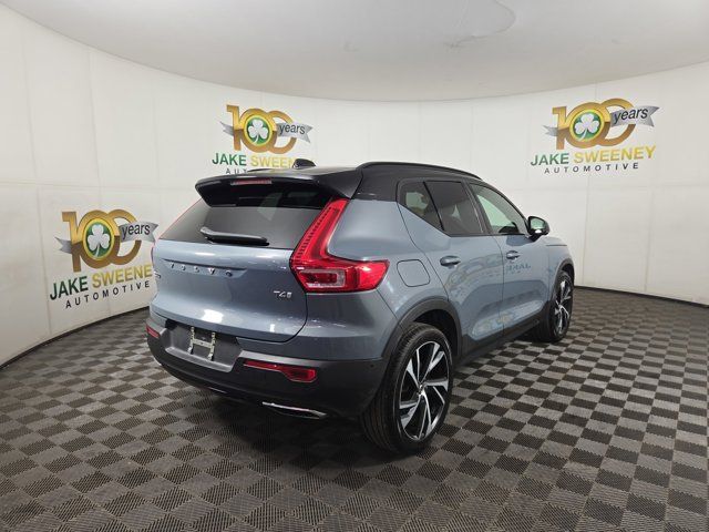 2020 Volvo XC40 R-Design