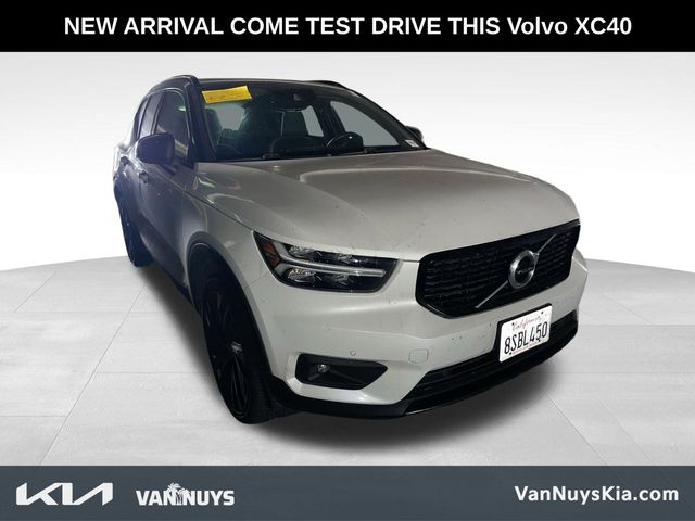 2020 Volvo XC40 R-Design