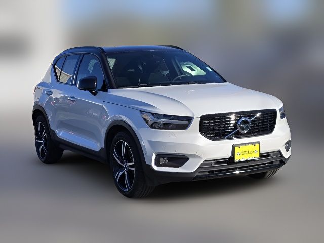 2020 Volvo XC40 R-Design